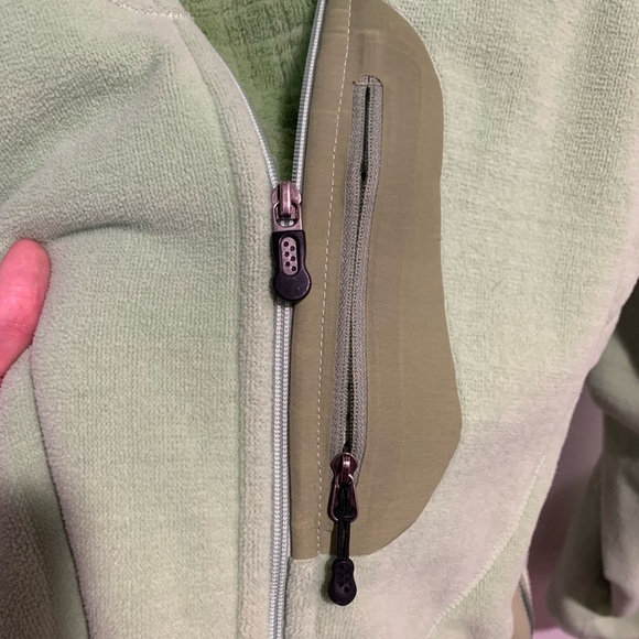 Women’s Patagonia Polartec Fleece jacket, pale green, full zip - Picture 4 of 5